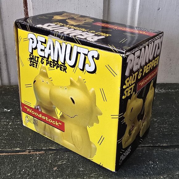 Peanuts Woodstock Salt & Pepper Shaker Set Ceramic Yellow Flowers Vintage New - Picture 12 of 16